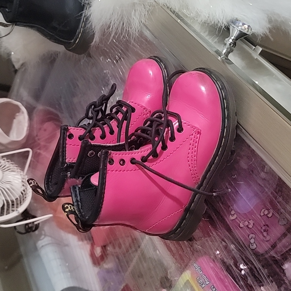 Hot pink 💗 Doc Martin's patten